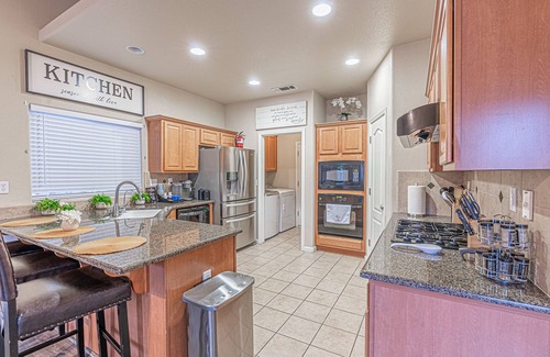 Fresno Casa | Beautiful home W/Pool Close to National Parks.
