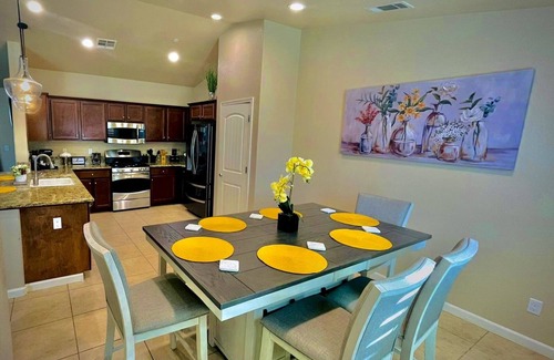 Fresno Casa | Beautiful home W/Pool, Spa, Fire pit & Outdoor grill.