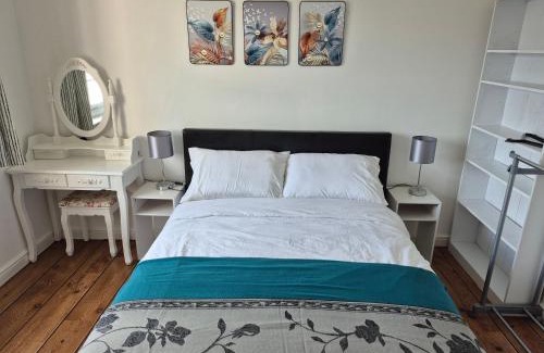 Durham Apartamento | Beautiful home with 3 beds in 3 seperate rooms in Durham free parking