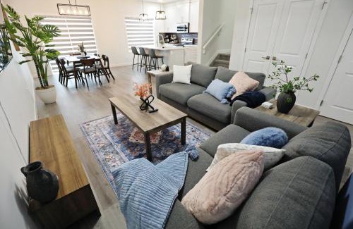Southwest Edmonton Casa | Beautiful Home With 4 King Beds,Airport,Disney+