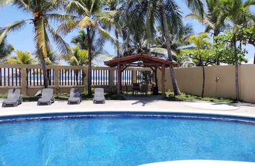 Cerro Plano Casa | Hermosa casa con playa privada y piscina: ¡conéctate con la naturaleza y relájate!