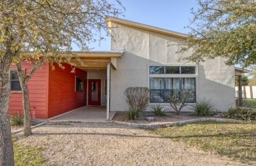 Sabinal Casa | Beautiful home with a pool