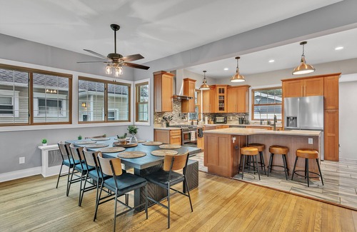 Racine Casa | Beautiful home with amazing Lake Michigan views