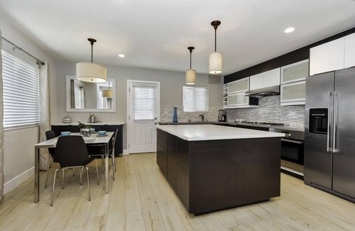 Westside Costa Mesa Casa | Casa recientemente remodelada con garaje de acceso directo - Cerca de la playa