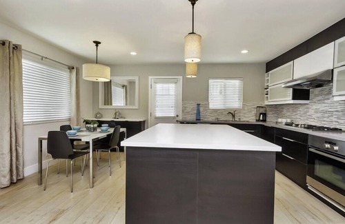 Westside Costa Mesa Casa | Casa recientemente remodelada con garaje de acceso directo - Cerca de la playa