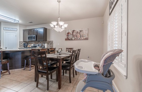 Selma Casa | Beautiful Home with Pool & Hot Tub close to National Parks
