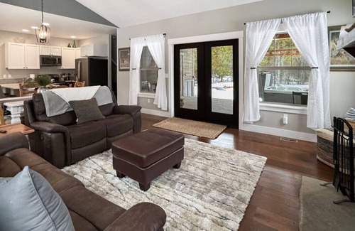 Fir Grove Estates Casa | Beautiful home with private hot tub in Donnelly!
