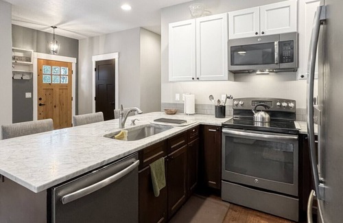 Fir Grove Estates Casa | Beautiful home with private hot tub in Donnelly!