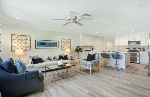 Lake Park Casa | Beautiful Home with Private Pool – Minutes from Downtown Naples and Beaches