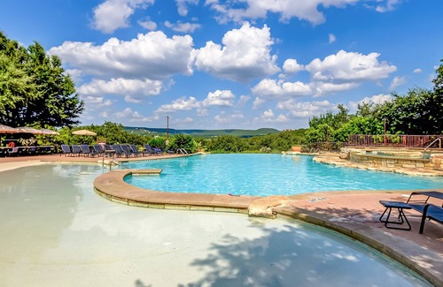 Jonestown Condominio | Beautiful home with shared hot tub, private washer and dryer, WiFi, & central AC