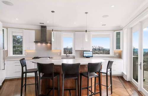 Montauk Casa | Beautiful home with spectacular views of the ocean.