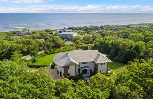 Montauk Casa | Beautiful home with spectacular views of the ocean.