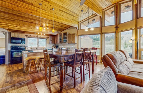 Cimarron Casa | Beautiful Home with WiFi, Wood Stoves, Private Washer/Dryer, and Mountain Views