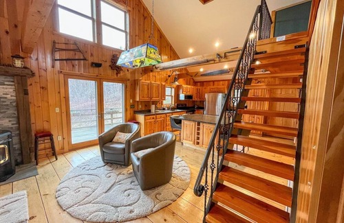 Moretown Casa | Beautiful Home with views and a hot tub 10 minutes from Sugarbush Resort