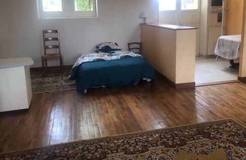 Chanzeaux Casa | Beautiful House in a former school