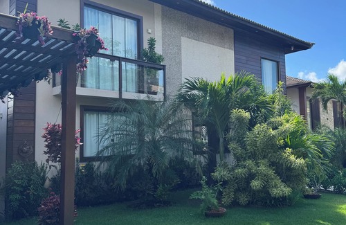 Itacimirim Casa | Beautiful house in Praia do Forte Bahia! It has a volleyball court and games room!