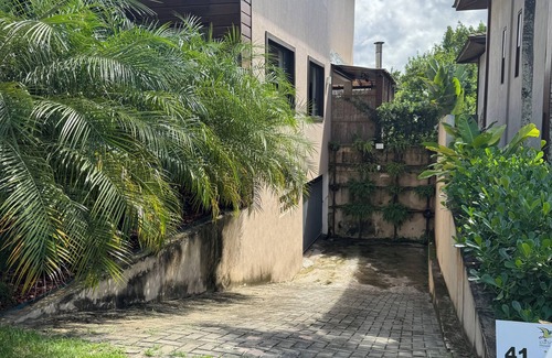 Itacimirim Casa | Beautiful house in Praia do Forte Bahia! It has a volleyball court and games room!
