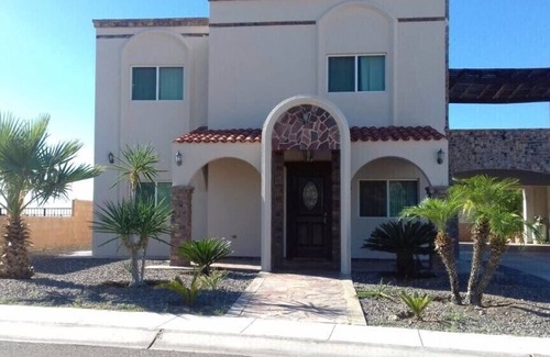 Kino Nuevo Casa | Hermosa casa en el lado de la playa