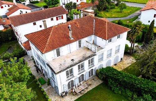 Ascain Casa | Beautiful House 16 pers in typical village, 14 min away from beach