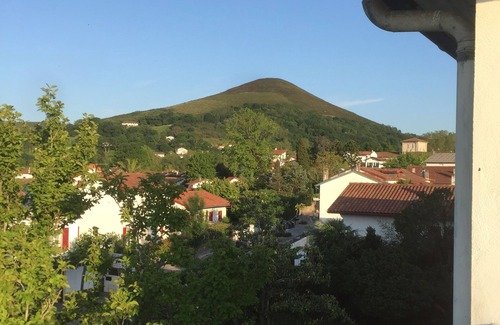 Ascain Casa | Beautiful House 16 pers in typical village, 14 min away from beach
