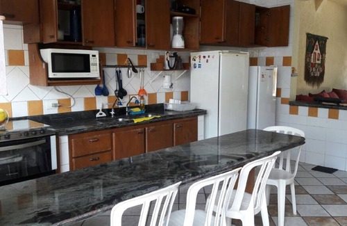 Santa Terezinha Casa | Hermosa casa (a 60 metros de la playa, 16 personas, 5 habitaciones, 3 con aire acondicionado).