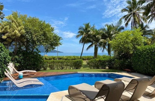 Guaeca Condominio | Beautiful House facing the sea in an exclusive condominium, paradisiacal beach