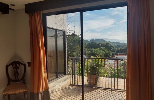 Garabito Cabaña | Hermosa casa en Atenas, situada en la montaña con vistas espectaculares.