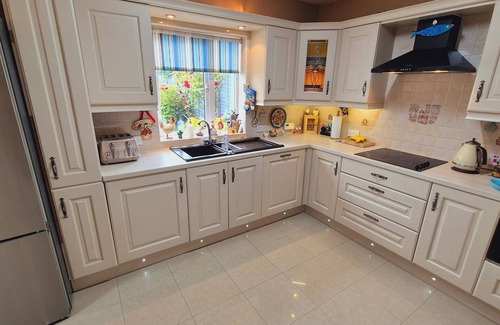 Coolaney Casa | Beautiful House in Co. Sligo with Private Bar, Pool Table & Guided Minivan Tours