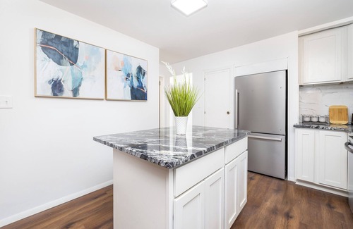 Windsor Casa | Beautiful House in Great Neighborhood - Rare Find