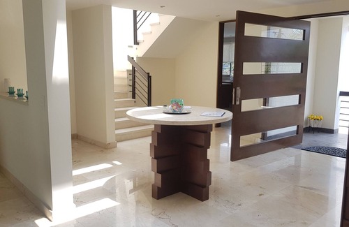 Barrio Bosques de las Lomas Casa | Hermosa Casa En Un Barrio Residencial / Hermosa casa en zona residencial