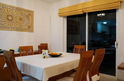 Granjas del Marqués Casa | Beautiful house in secure subdivision