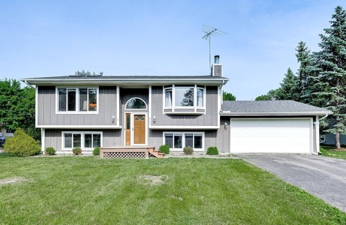 Eden Prairie Casa | Beautiful House in Eden Prairie - Entire House