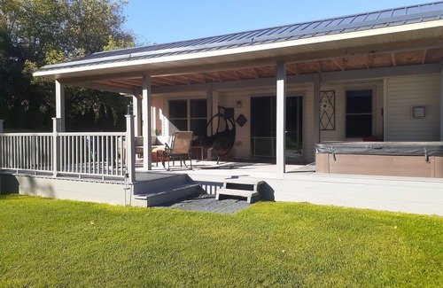 Oshkosh Casa | Beautiful house located 5 minutes drive to EAA AIRVENTUE