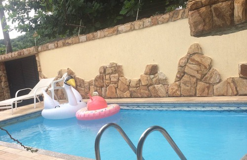 Jardim Enseada Casa | casa confortable con piscina Ensenada