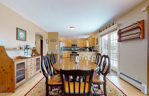 Stratton and Bromley Ski Areas Casa | Beautiful house w/ mountain & pond views, hot tub, pool table, bbq, firepit, w/d