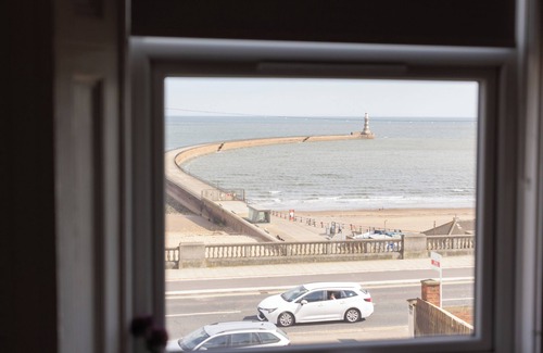 Roker Casa | Beautiful house with spectacular views of the Pier, Lighthouse,beach and sea.