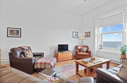 Roker Casa | Beautiful house with spectacular views of the Pier, Lighthouse,beach and sea.