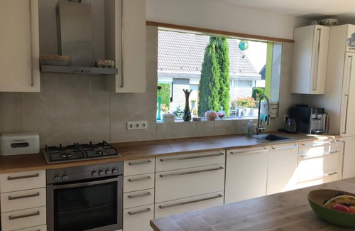 Overath Casa | Bonita casa con 5 habitaciones (hasta 9 personas) chimenea &jardín, a sólo 20 min. de Colonia