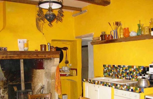 Belvezet Casa | Hermosa casa con piscina en el centro de una aldea cerca de Uzès