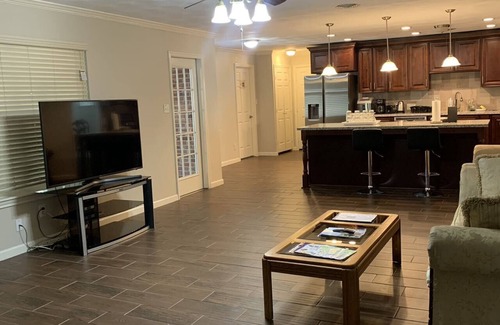 Dickinson Casa | Beautiful house with 4 bedrooms and 3 bathrooms