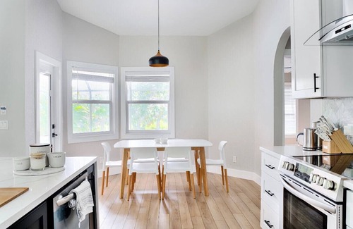 North Port Casa | Beautiful house with heated salt water pool, close to beaches, shopping plaza.