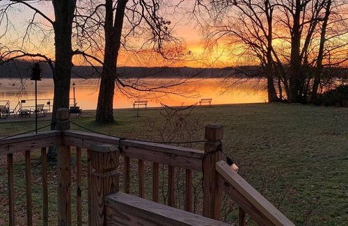 Coxsackie Casa | Beautiful Hudson River Waterfront Home