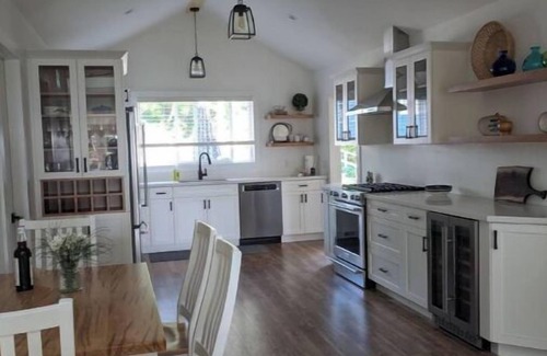 Port Elgin Cabaña | Beautiful Huron lakefront cottagenn