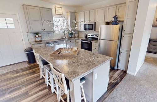Lakeview Cabaña | Beautiful Indian Lake home on Tecumseh Island canal!