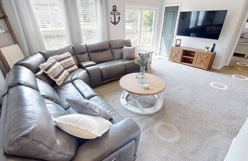 Lakeview Cabaña | Beautiful Indian Lake home on Tecumseh Island canal!