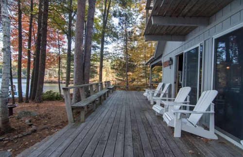 Barndoor Island Casa | Beautiful Island Lake House