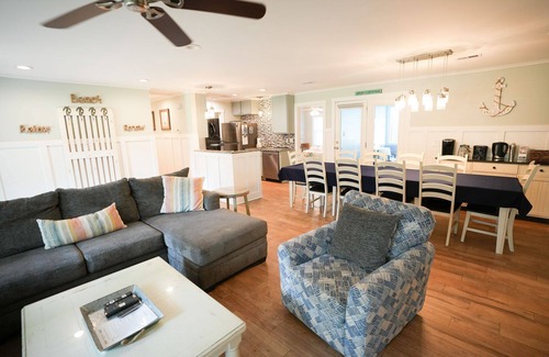 Isle of Palms Casa | Hermosa casa de Isle of Palms con piscina climatizada / jacuzzi. A pie de playa! 5bd / 3ba