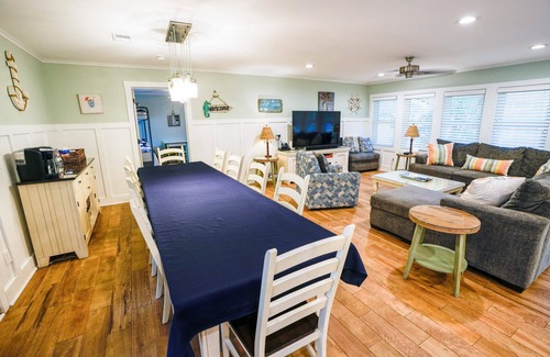 Isle of Palms Casa | Hermosa casa de Isle of Palms con piscina climatizada / jacuzzi. A pie de playa! 5bd / 3ba
