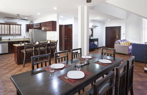 Barrio Los Villalobos Casa | Hermosa casa de playa en Jaco con ubicación perfecta