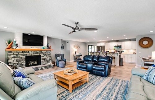 New Concord Casa | Beautiful Kentucky Lake Getaway w/ Dock & Deck!